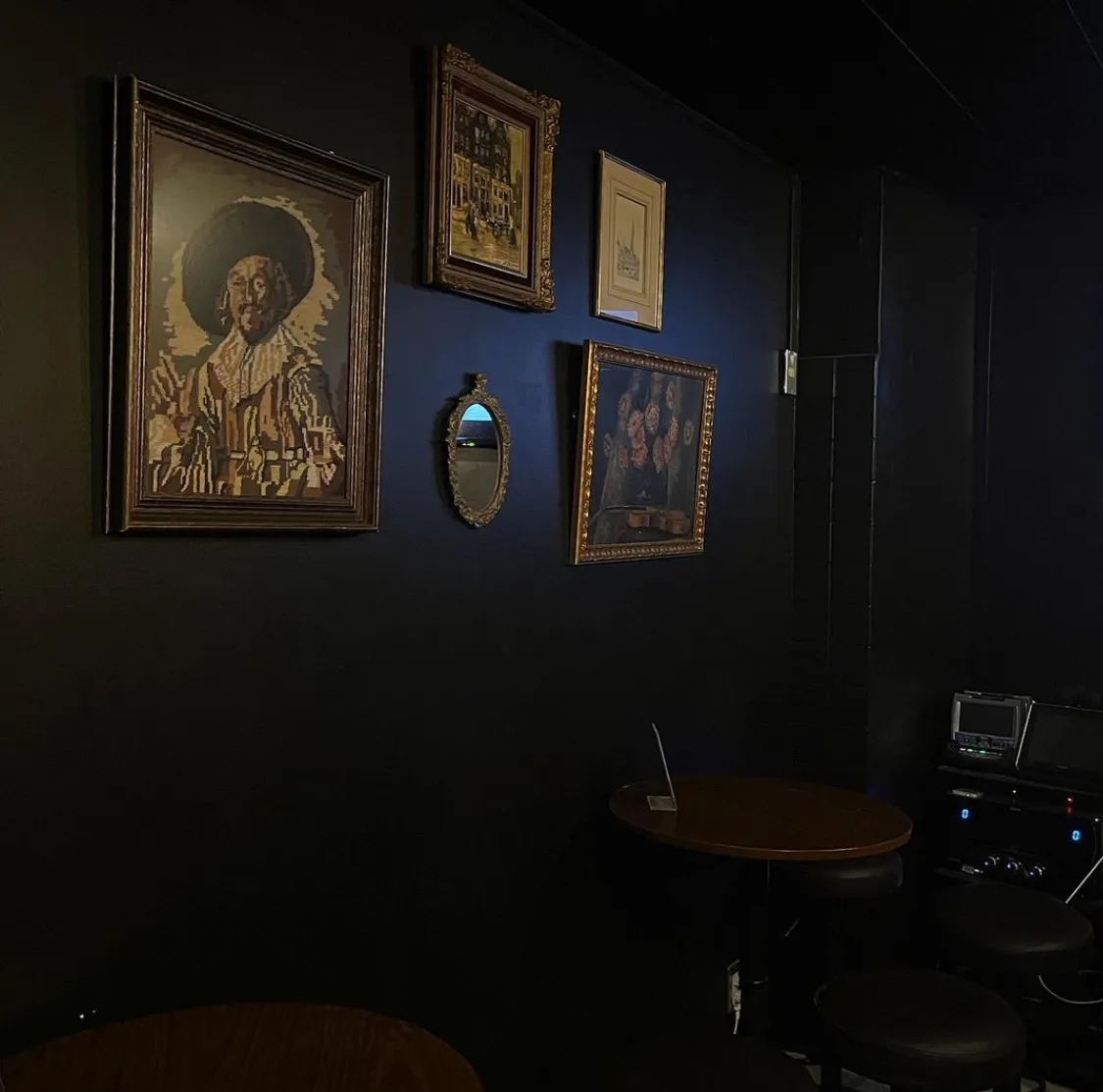 隠れ家BARレバレッジの店内の様子